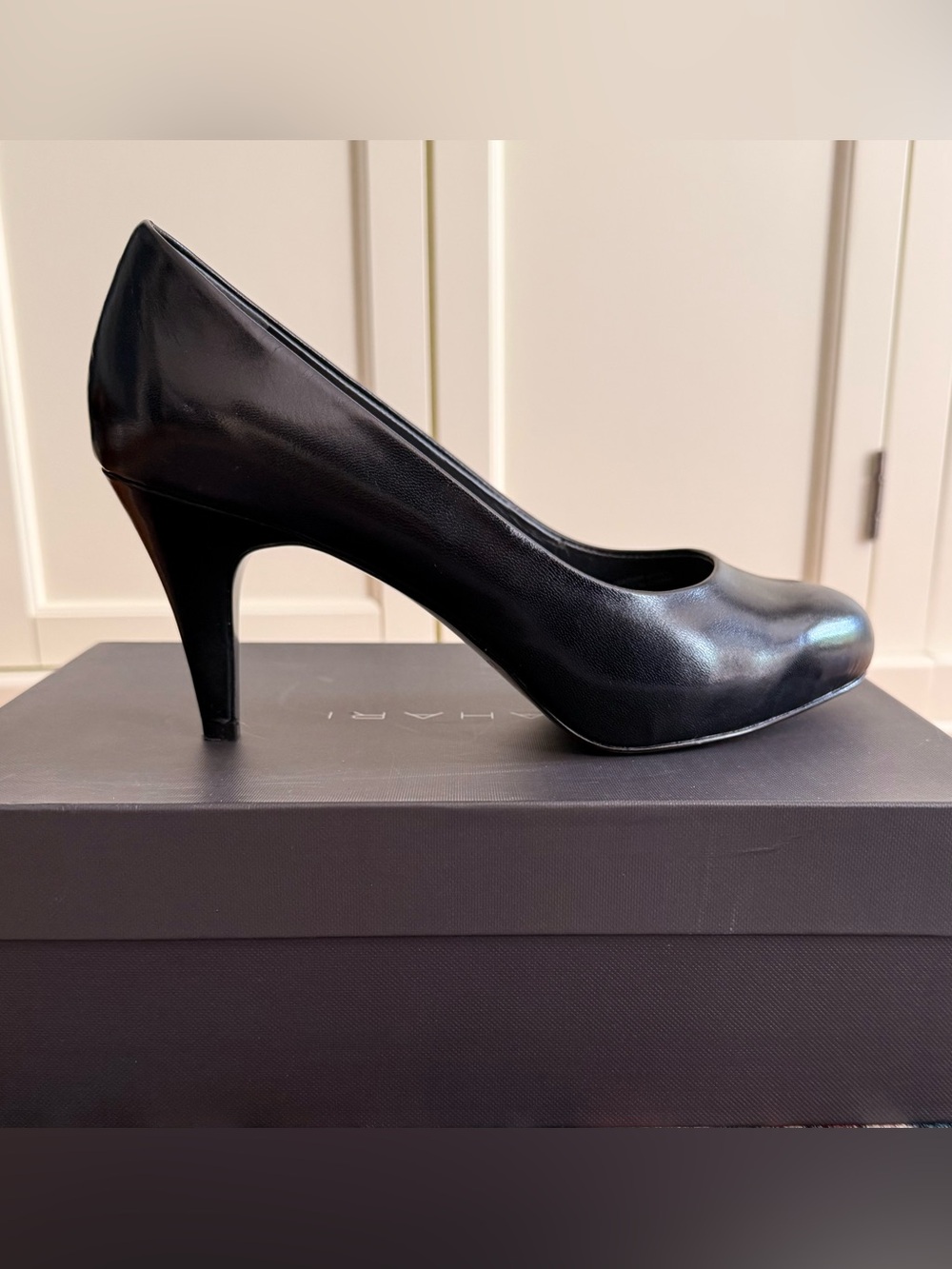 Tahari black pumps